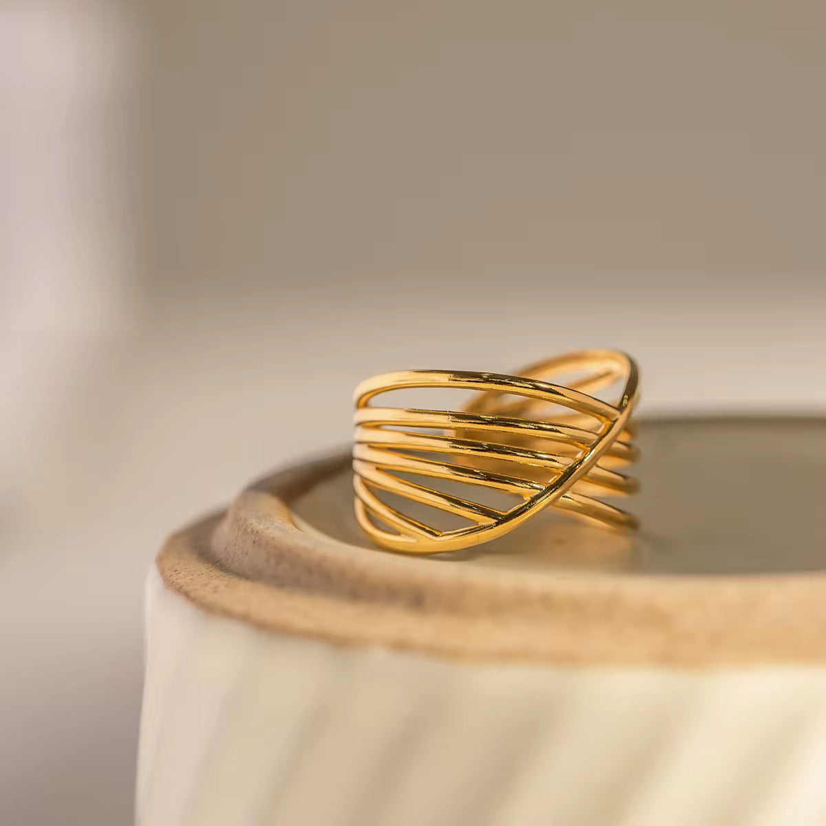 Twist cross ring