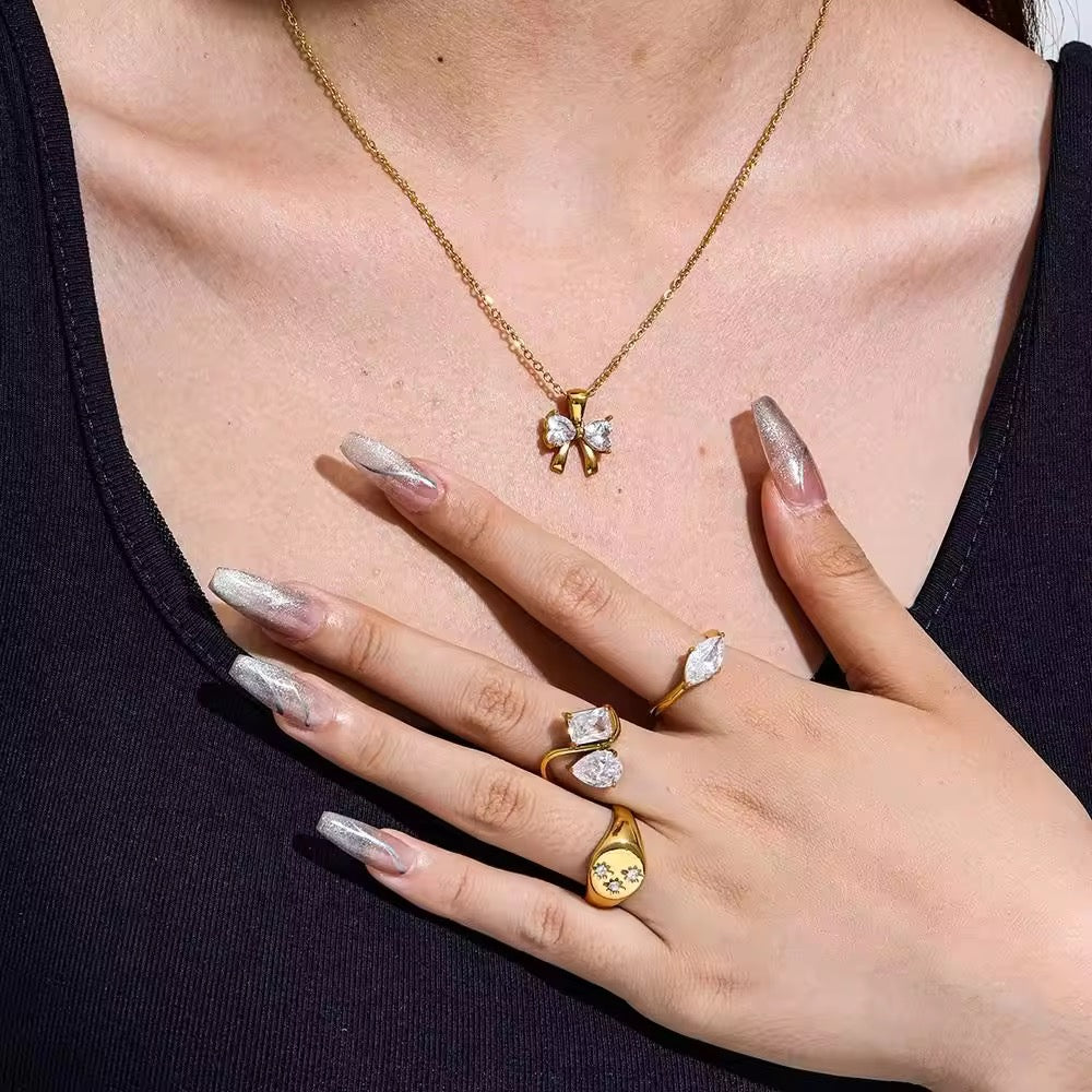 Zirconia bow necklace
