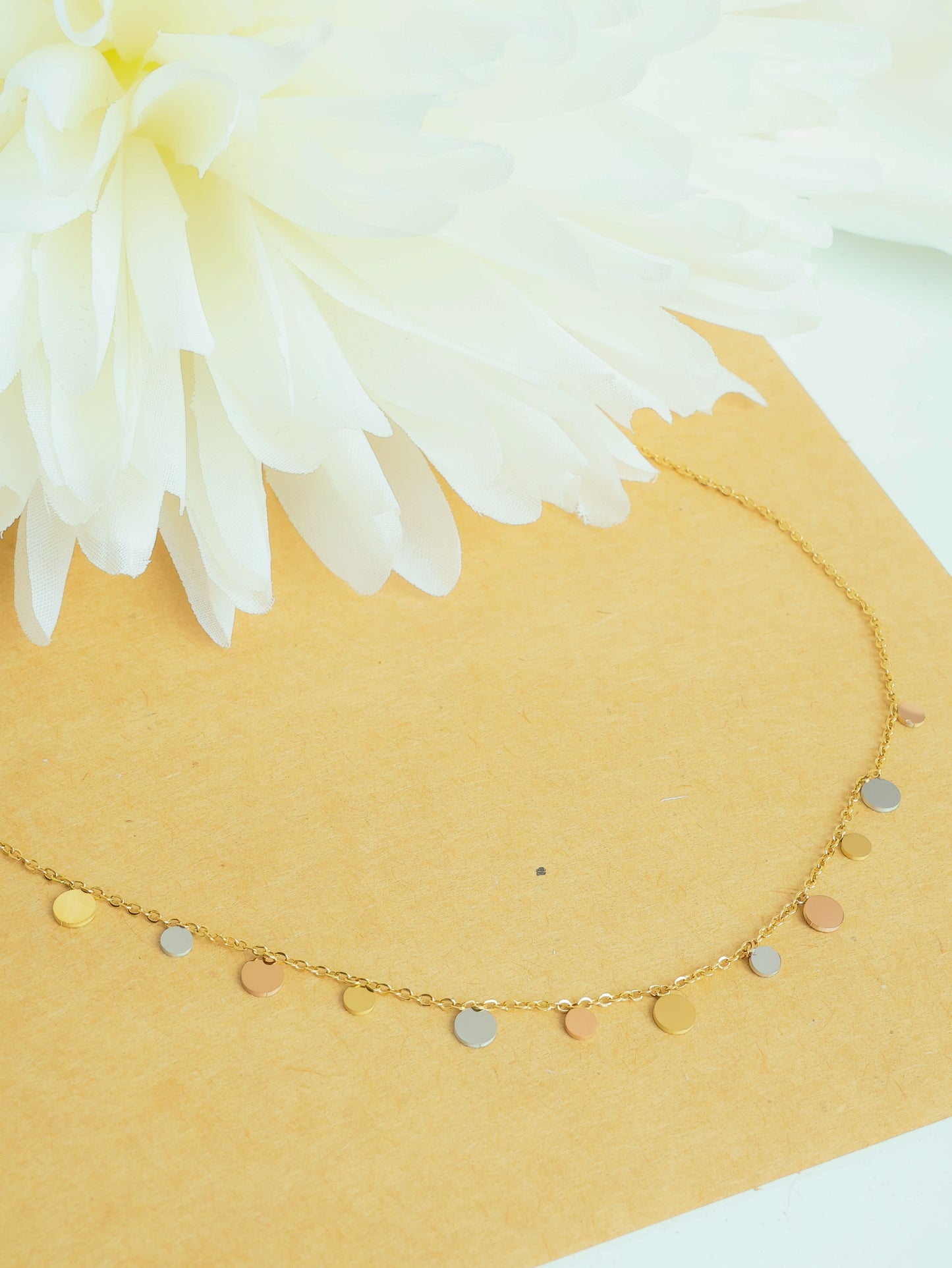 OLIVIA NECKLACE