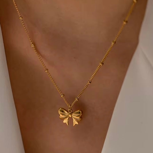 Bow love necklace