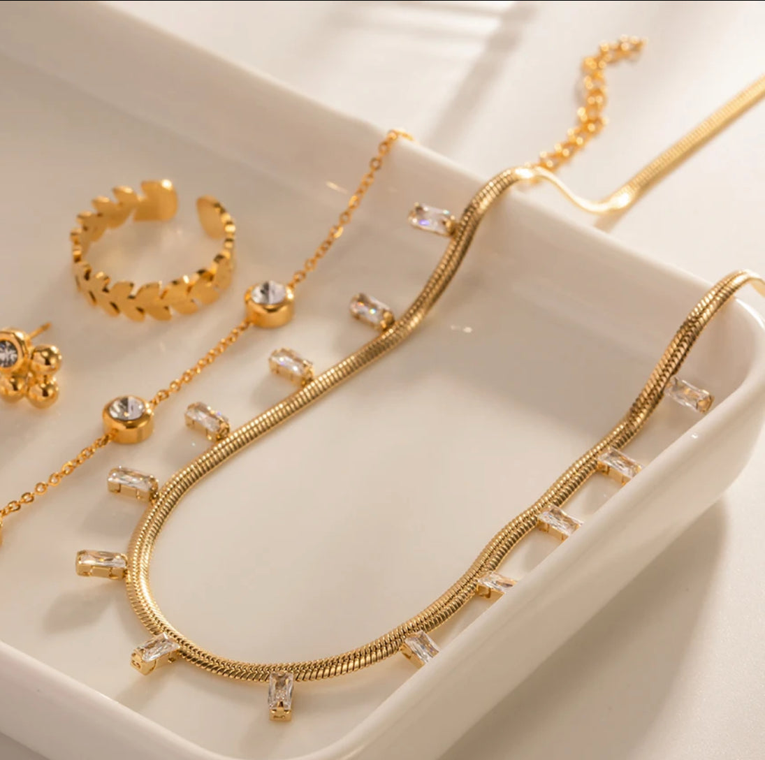CHIC ZIRCON SNAKE NECKLACE