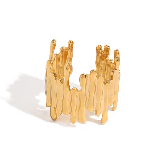 Asymmetrical lines ring