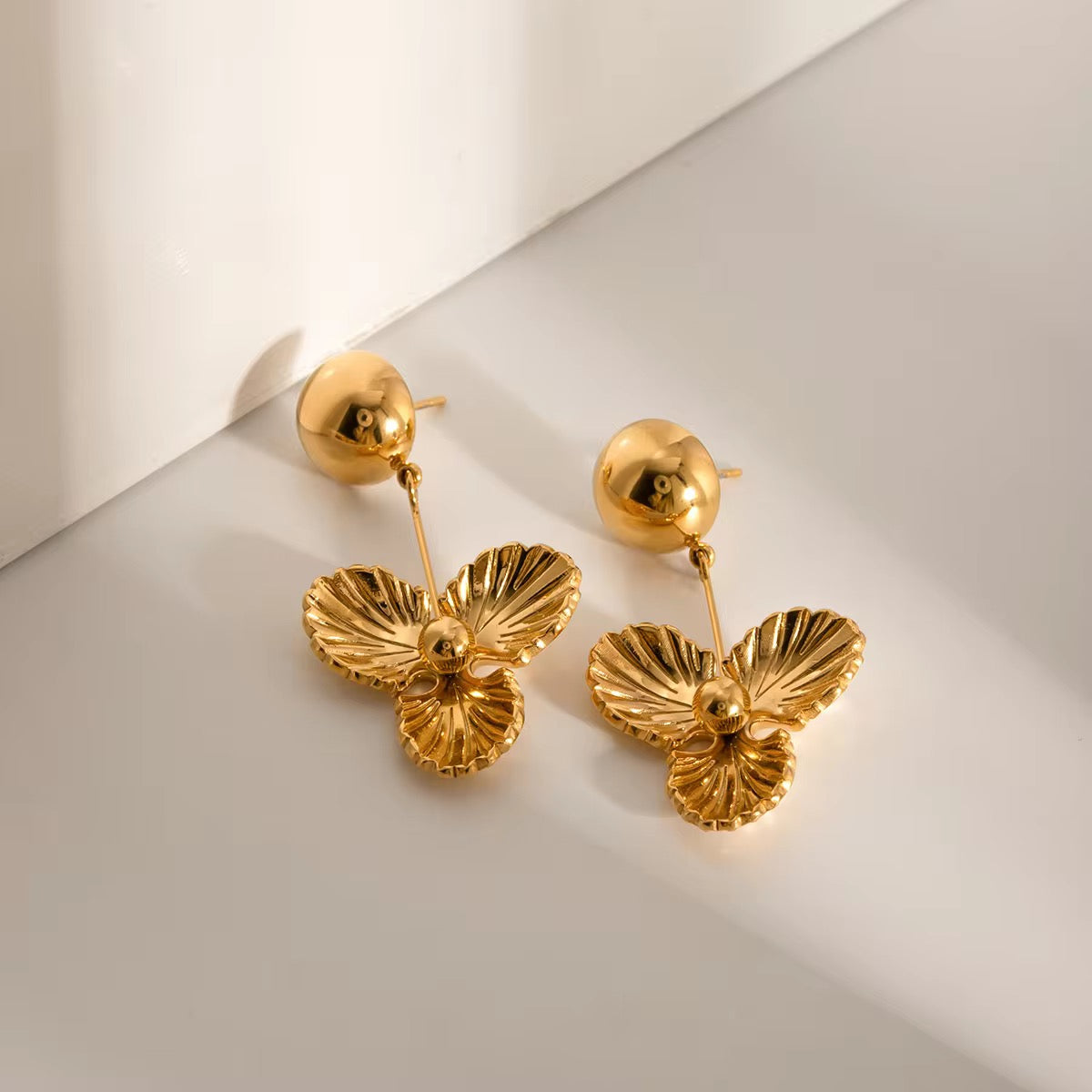 Mariposa lily dangle earrings