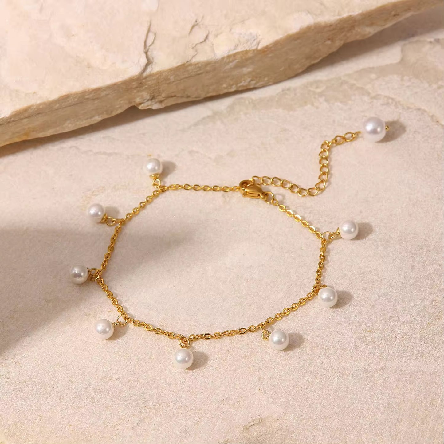 Dangling pearl anklet