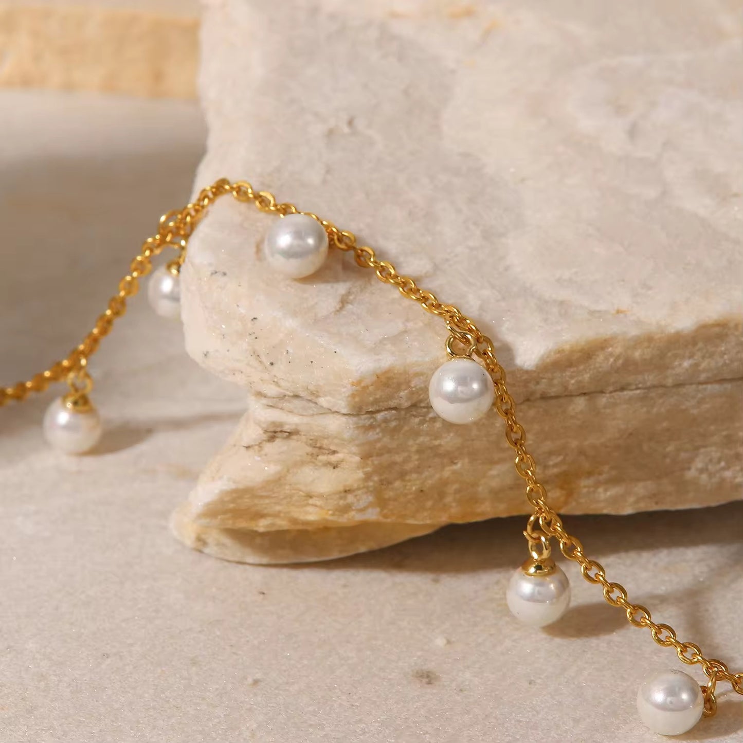 Dangling pearl anklet