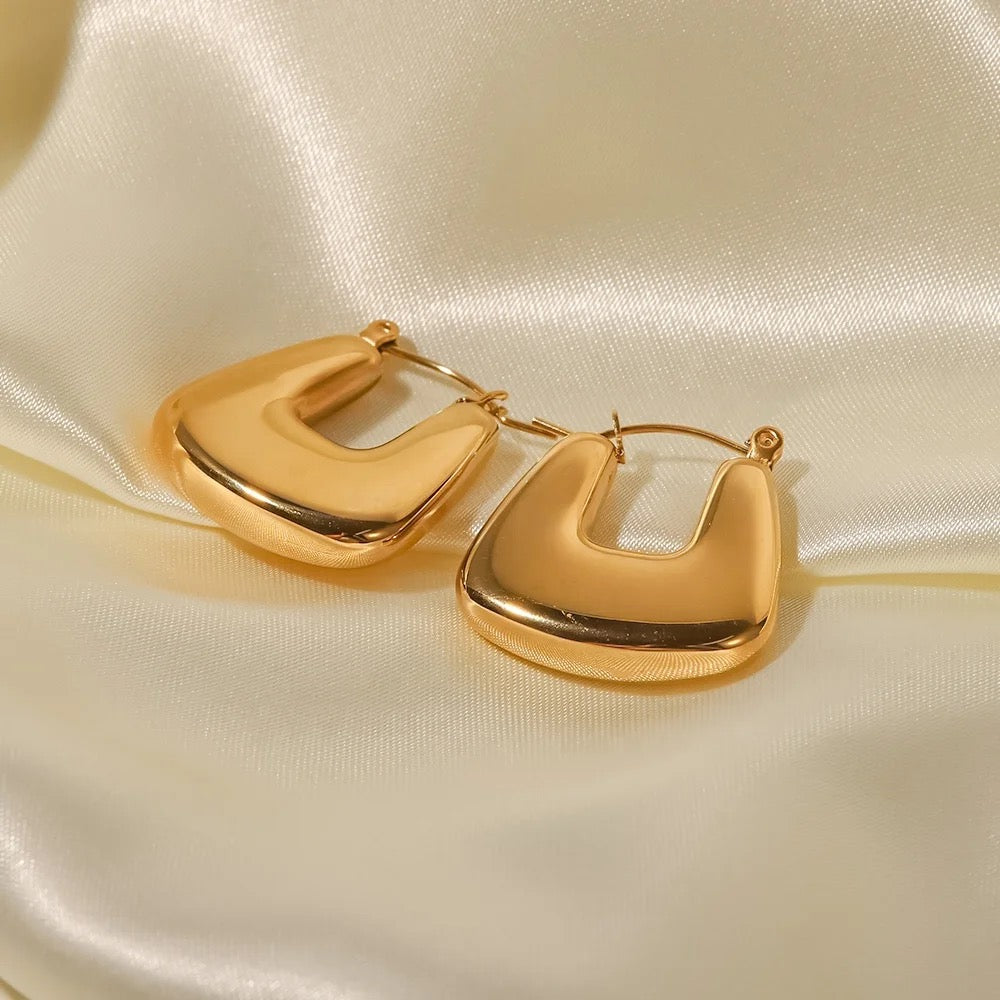 MINIMALIST U SHAPE HOOP EARRINGS