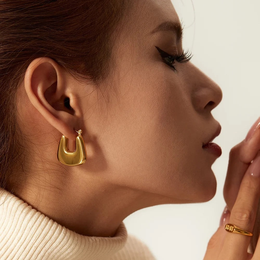 MINIMALIST U SHAPE HOOP EARRINGS