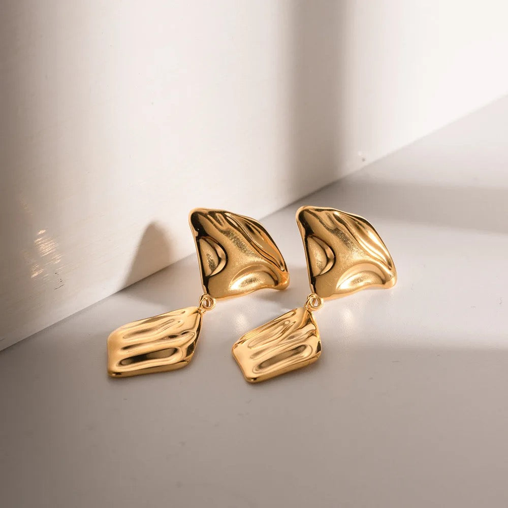 LEAF DROP GOLD EARRINGS